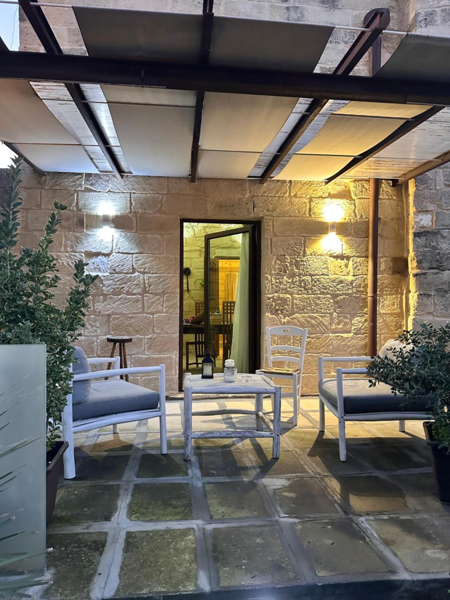 לינה וארוחת בוקר סן צ'זריו די לצ'ה La Dimora Delle Grazie מראה חיצוני תמונה