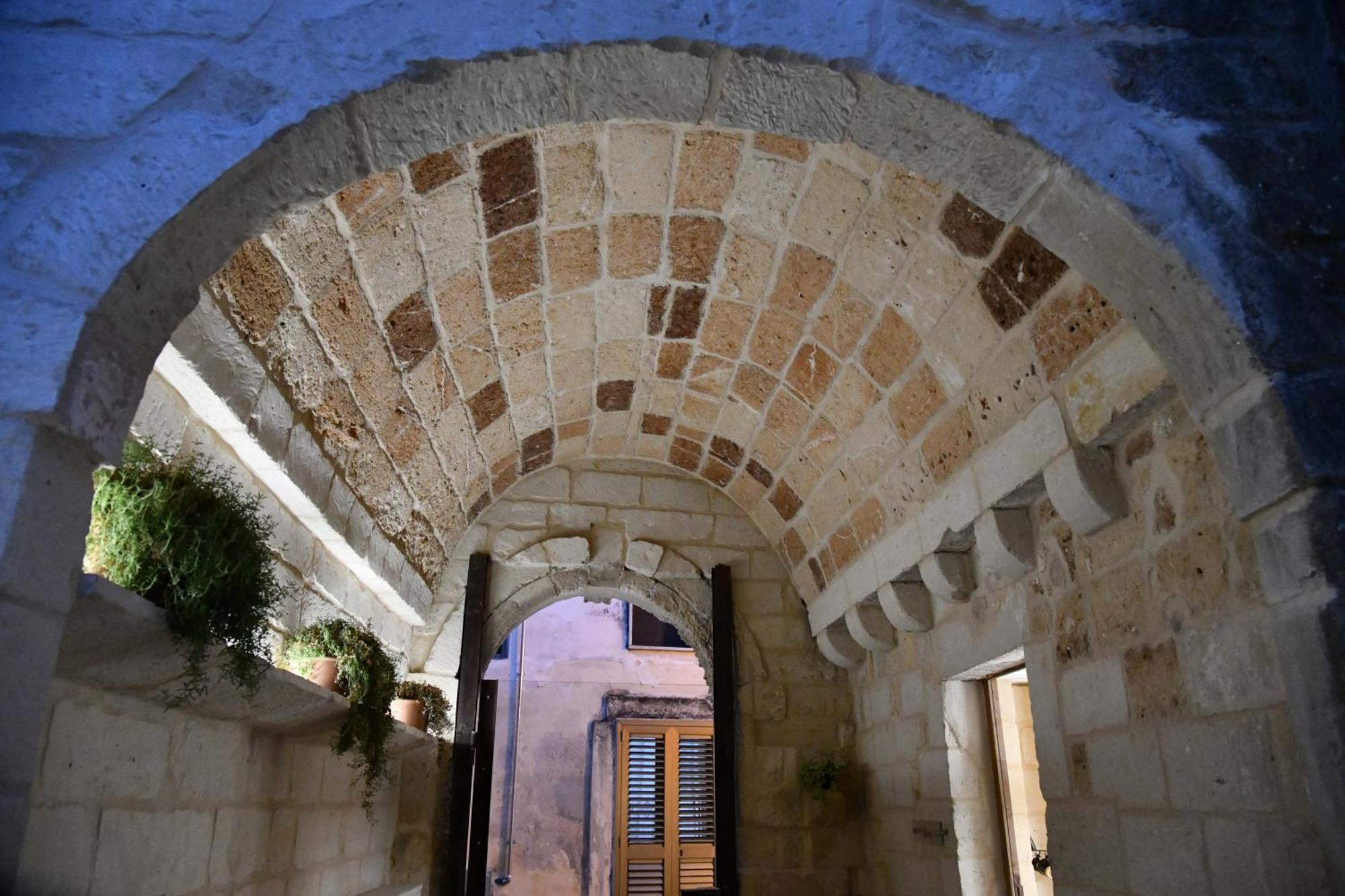 לינה וארוחת בוקר סן צ'זריו די לצ'ה La Dimora Delle Grazie מראה חיצוני תמונה